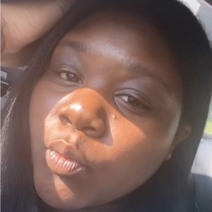 Meet your Posher, Yakira